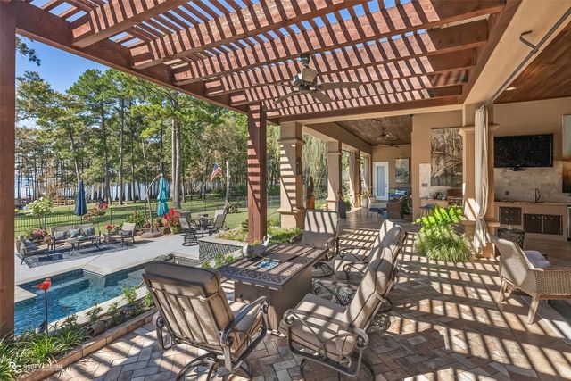 2002 N Cross Drive, Shreveport, LA 71107