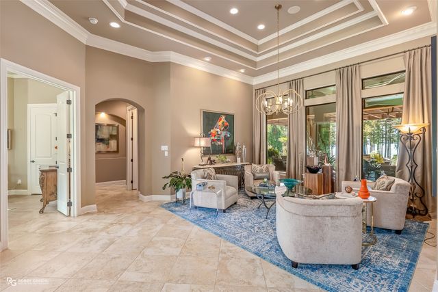 2002 N Cross Drive, Shreveport, LA 71107