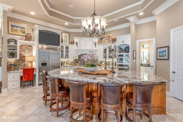 2002 N Cross Drive, Shreveport, LA 71107