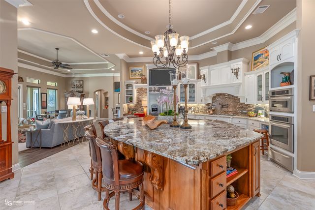 2002 N Cross Drive, Shreveport, LA 71107