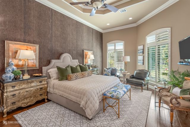 2002 N Cross Drive, Shreveport, LA 71107