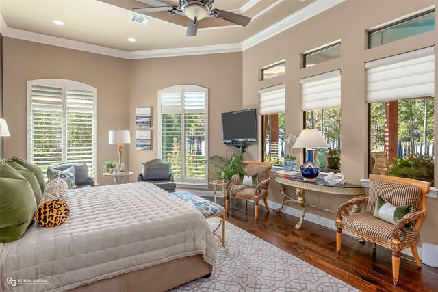 2002 N Cross Drive, Shreveport, LA 71107