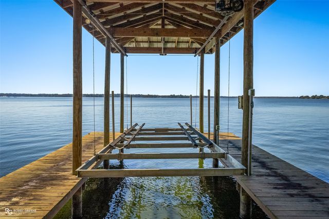 2002 N Cross Drive, Shreveport, LA 71107