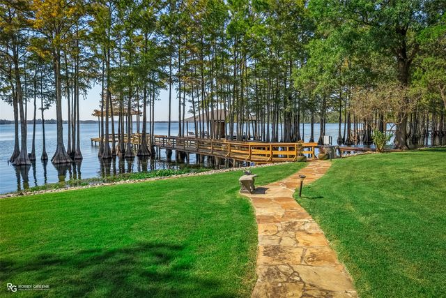 2002 N Cross Drive, Shreveport, LA 71107