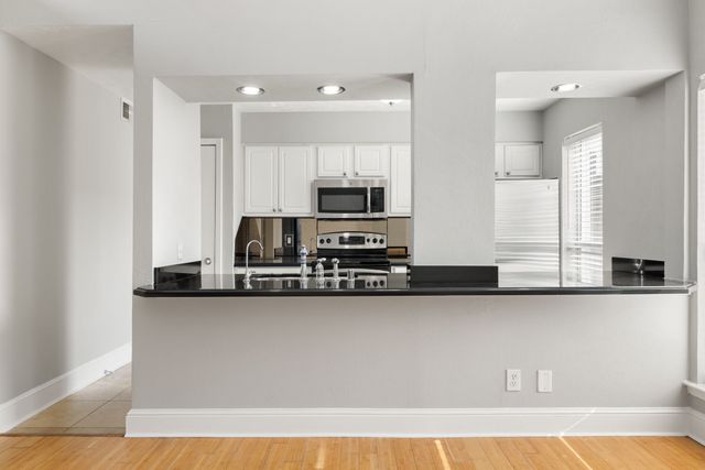 5928 Sandhurst Lane 227, Dallas, TX 75206