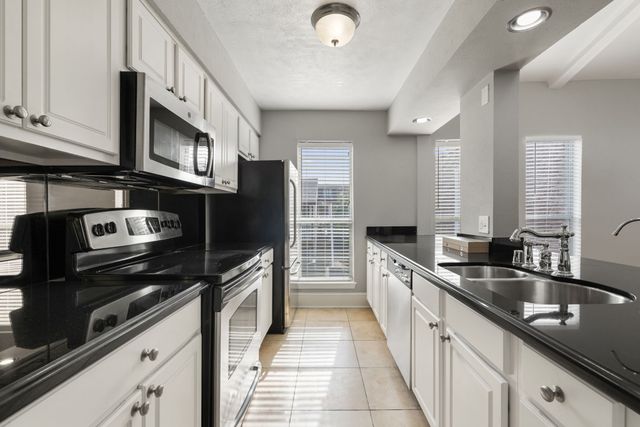 5928 Sandhurst Lane 227, Dallas, TX 75206