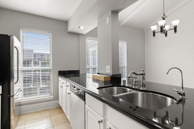 5928 Sandhurst Lane 227, Dallas, TX 75206