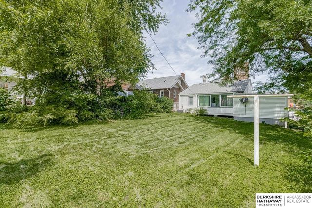 3017 Huntington Avenue, Omaha, NE 68112
