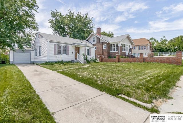 3017 Huntington Avenue, Omaha, NE 68112