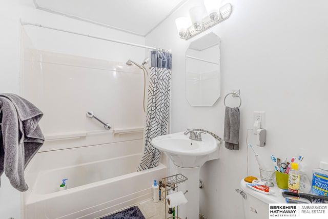 3017 Huntington Avenue, Omaha, NE 68112