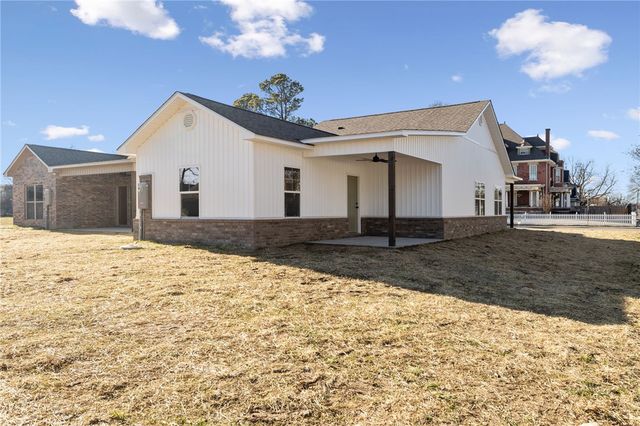 920 N 13th, Fort Smith, AR 72901