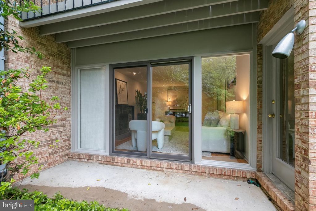 Image 16 of property listing at 11404 GRUNDY CT, Potomac, MD 20854