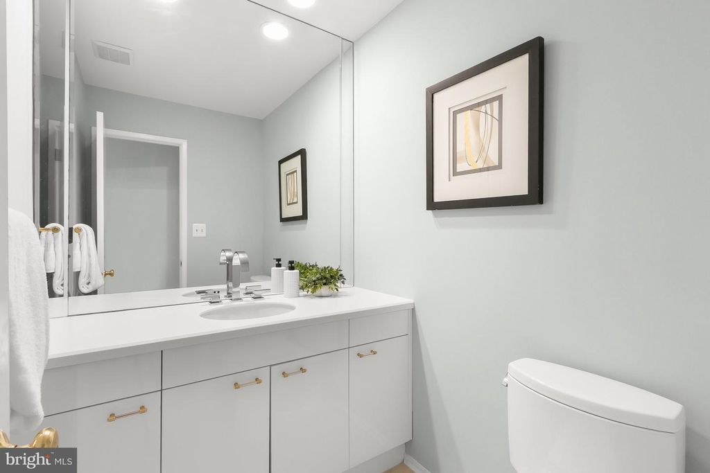 Image 19 of property listing at 11404 GRUNDY CT, Potomac, MD 20854
