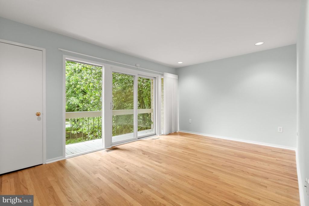 Image 27 of property listing at 11404 GRUNDY CT, Potomac, MD 20854