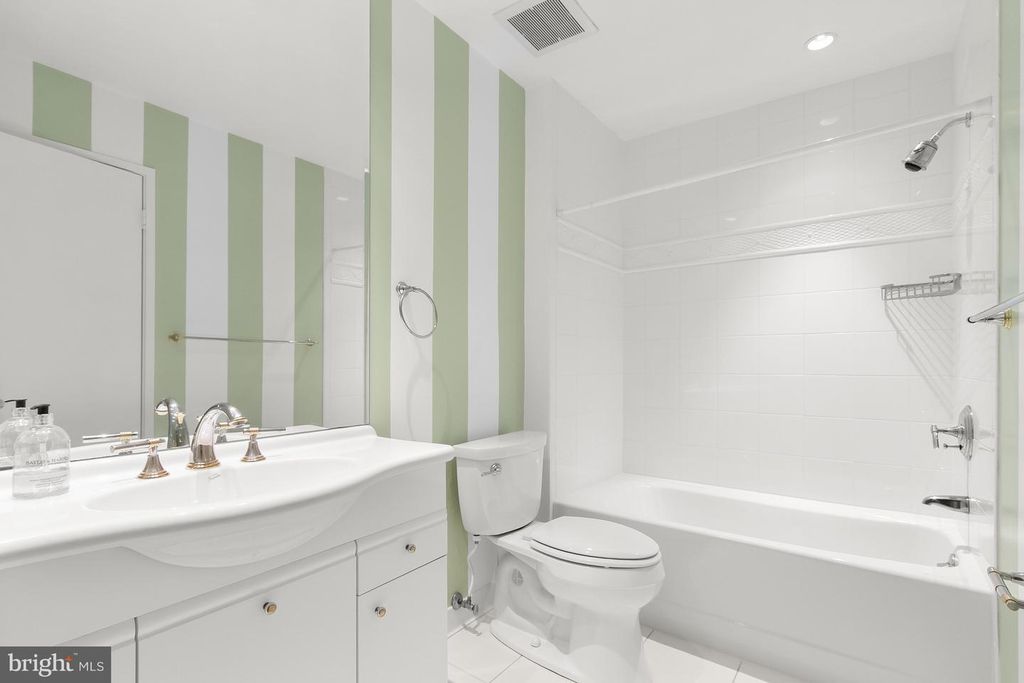 Image 30 of property listing at 11404 GRUNDY CT, Potomac, MD 20854