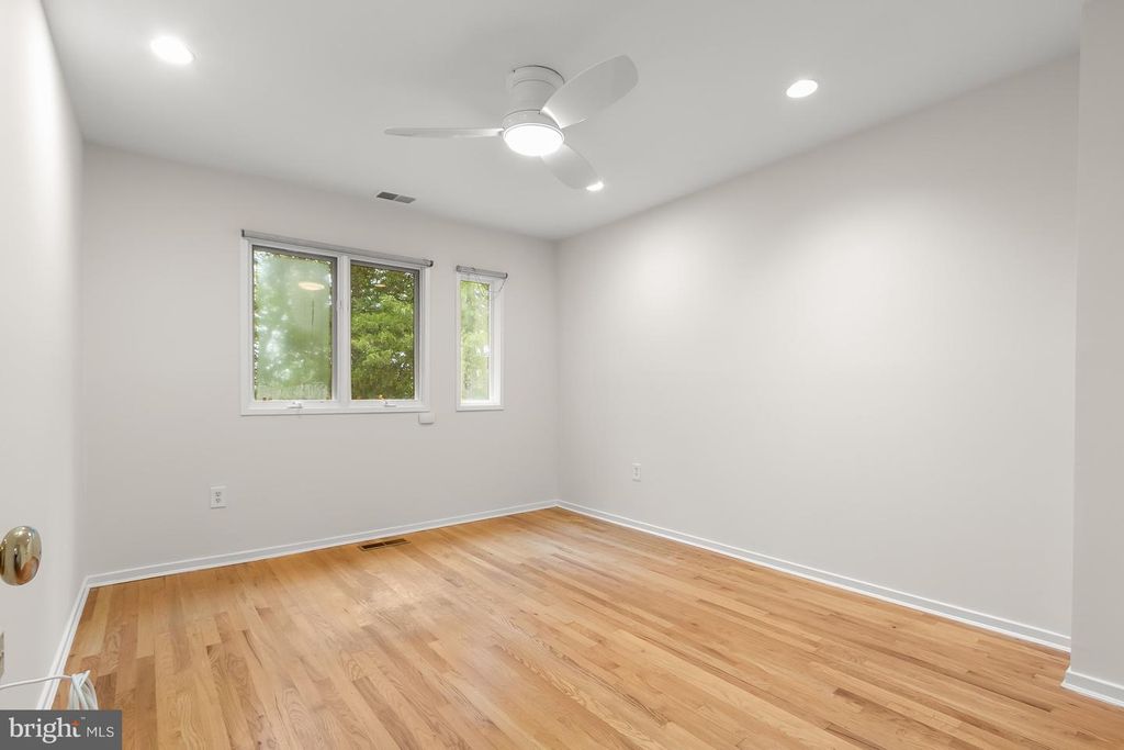Image 32 of property listing at 11404 GRUNDY CT, Potomac, MD 20854