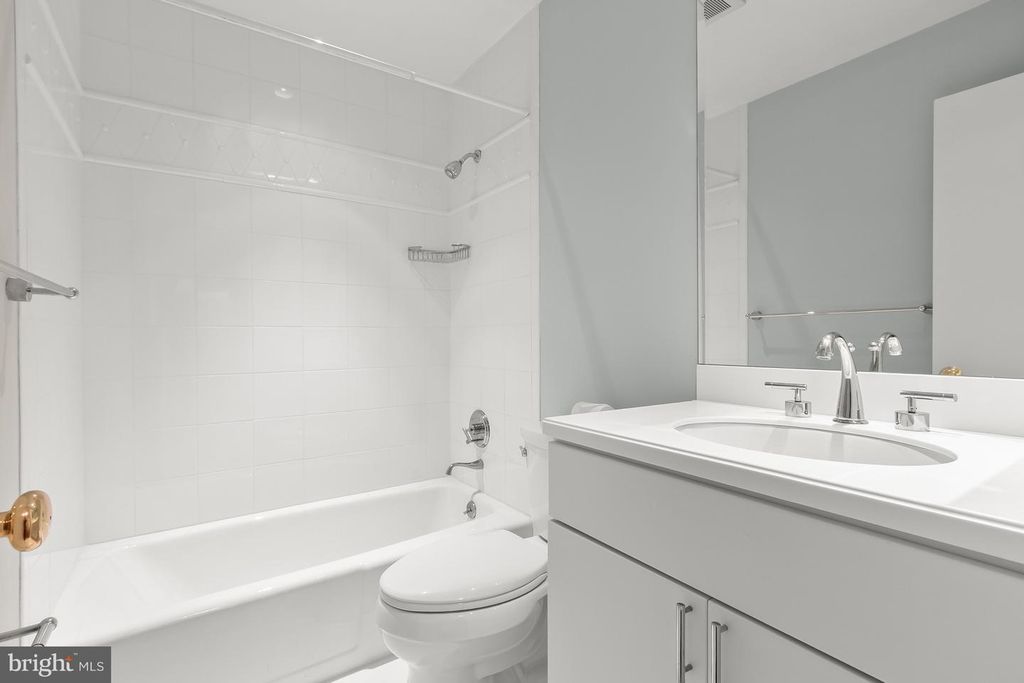 Image 33 of property listing at 11404 GRUNDY CT, Potomac, MD 20854