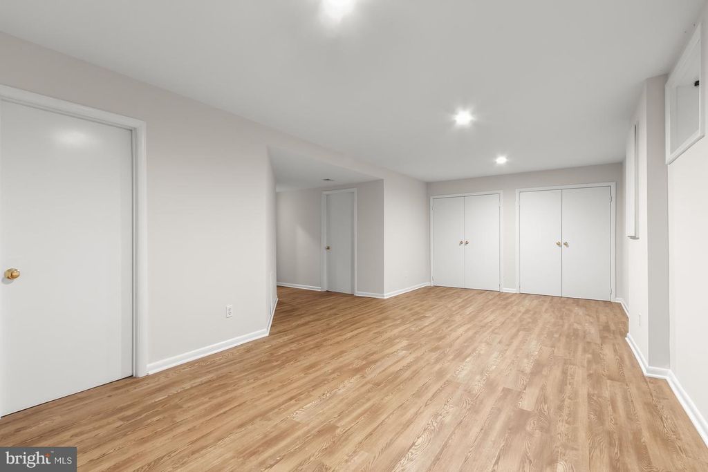 Image 35 of property listing at 11404 GRUNDY CT, Potomac, MD 20854