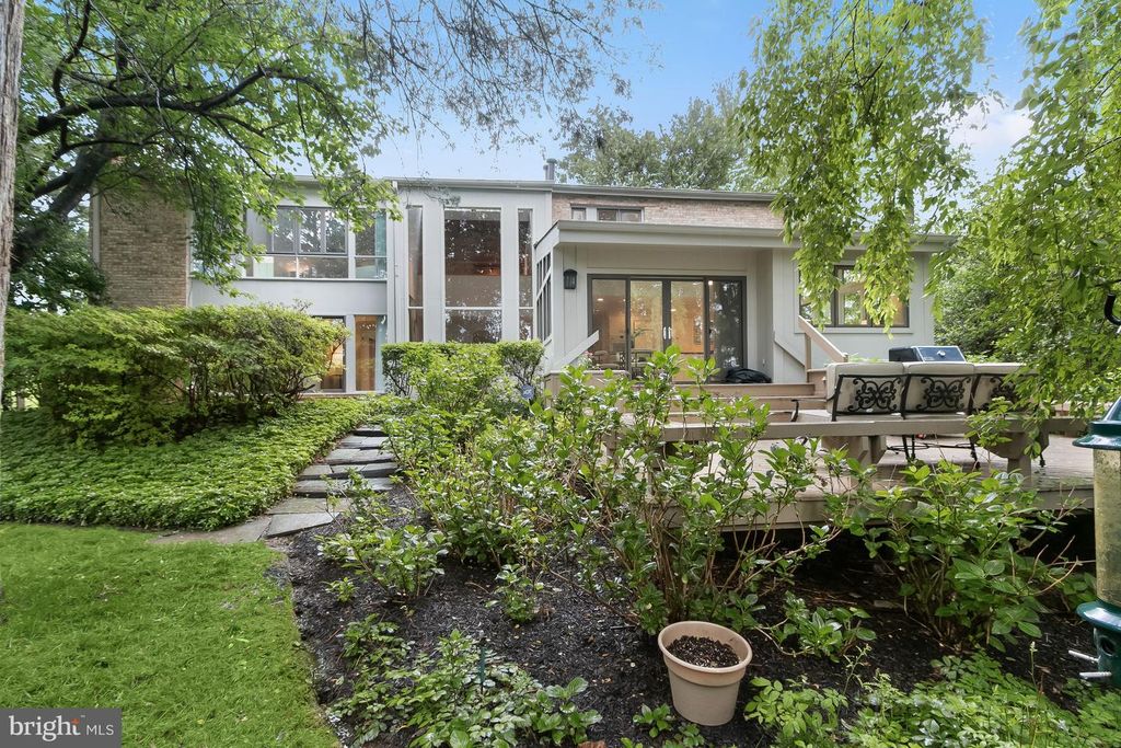 Image 39 of property listing at 11404 GRUNDY CT, Potomac, MD 20854