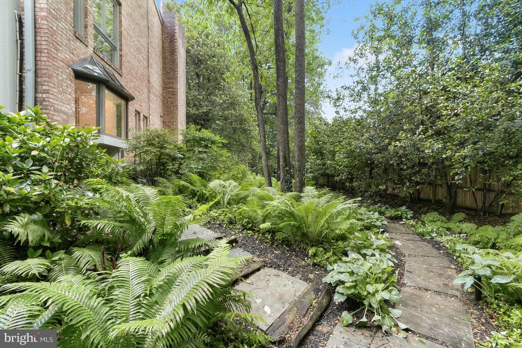 Image 45 of property listing at 11404 GRUNDY CT, Potomac, MD 20854