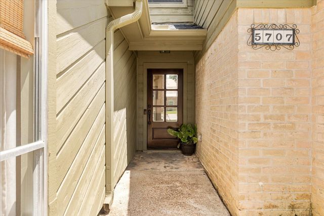 5707 Kiowa Timbers Drive, Humble, TX 77346