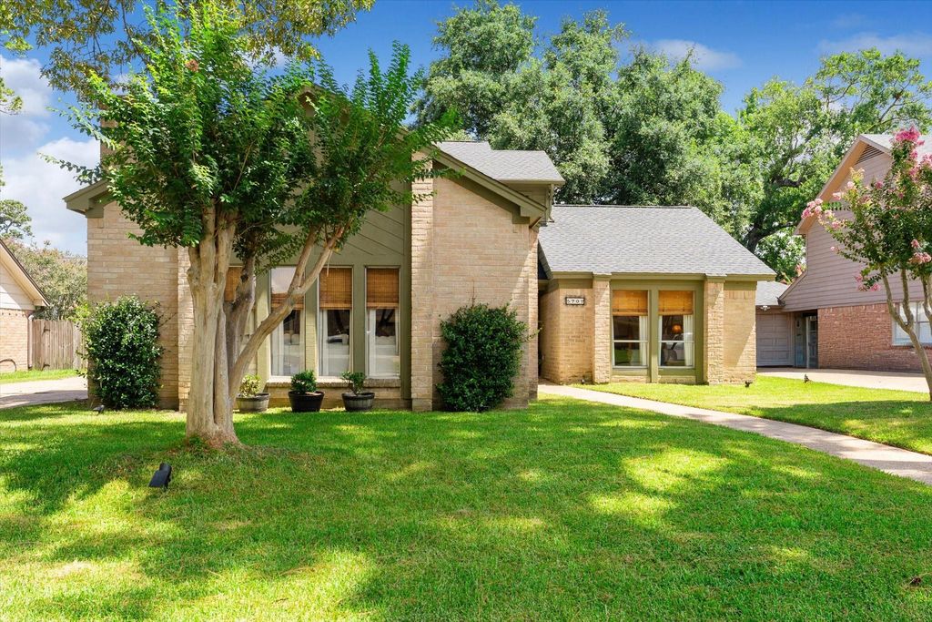 5707 Kiowa Timbers Drive, Humble, TX 77346