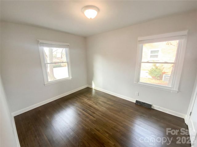 4121 Abbeydale Drive, Charlotte, NC 28205