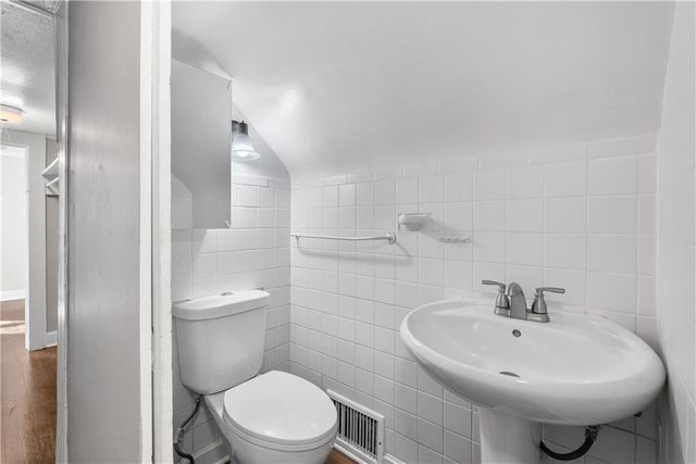 5142 Brookwood Avenue, Kansas City, MO 64110