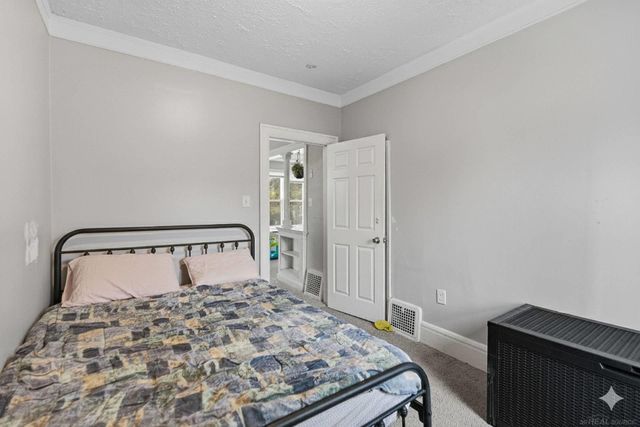 16264 10 Mile Road, Eastpointe, MI 48021