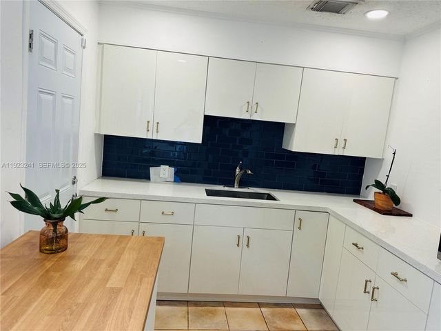 3927 SW 64th Ave, Miami, FL 33155