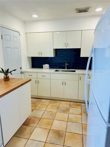 3927 SW 64th Ave, Miami, FL 33155