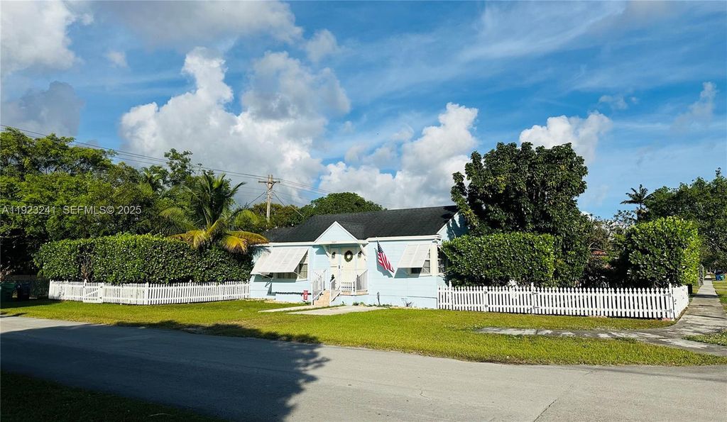 3927 SW 64th Ave, Miami, FL 33155