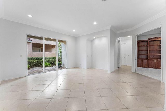 208 Via Condado Way, Palm Beach Gardens, FL 33418