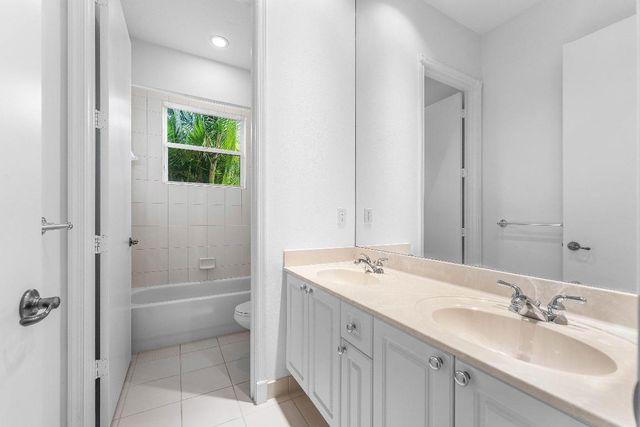 208 Via Condado Way, Palm Beach Gardens, FL 33418