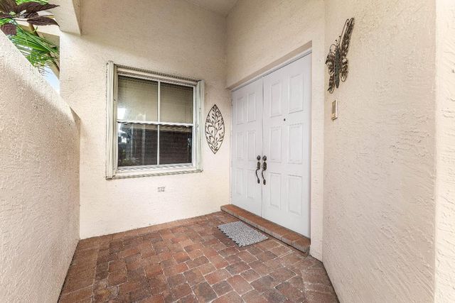 208 Via Condado Way, Palm Beach Gardens, FL 33418
