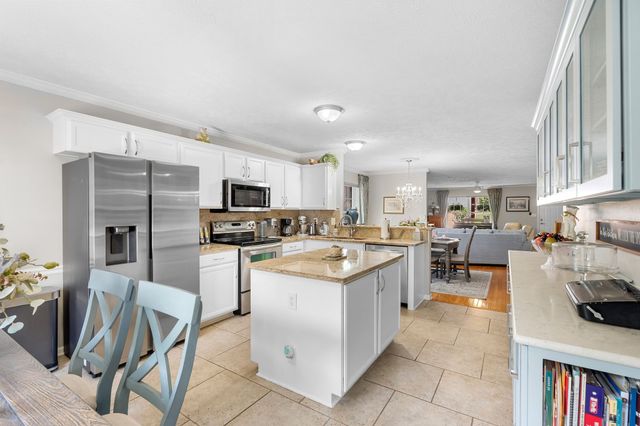 205 Waterview Dr, Hendersonville, TN 37075