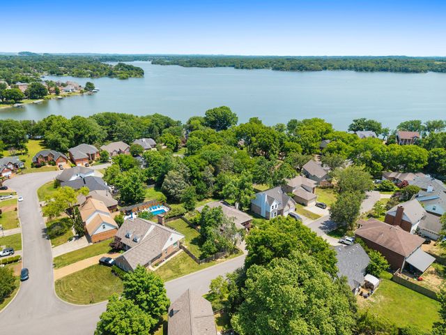 205 Waterview Dr, Hendersonville, TN 37075
