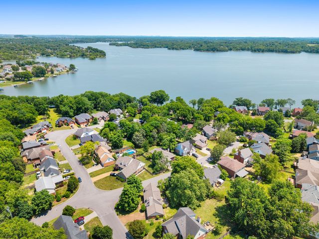 205 Waterview Dr, Hendersonville, TN 37075