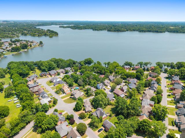 205 Waterview Dr, Hendersonville, TN 37075