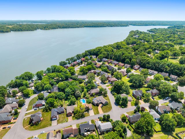 205 Waterview Dr, Hendersonville, TN 37075