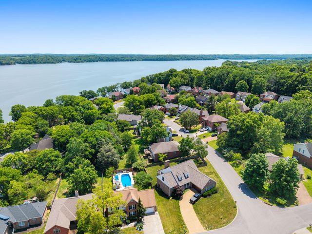 205 Waterview Dr, Hendersonville, TN 37075