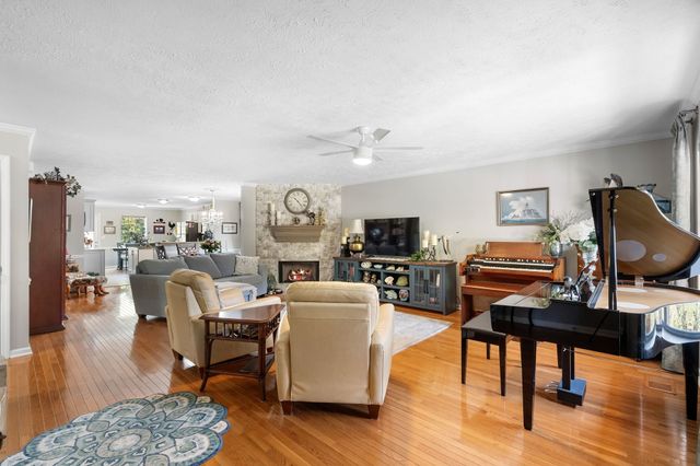 205 Waterview Dr, Hendersonville, TN 37075