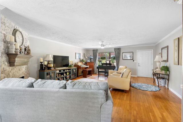 205 Waterview Dr, Hendersonville, TN 37075