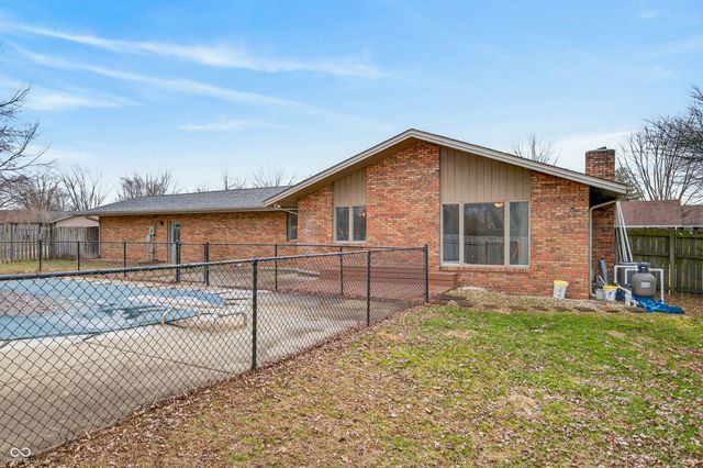 3161 Sumac Ct, Columbus, IN 47203