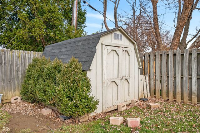 3161 Sumac Ct, Columbus, IN 47203