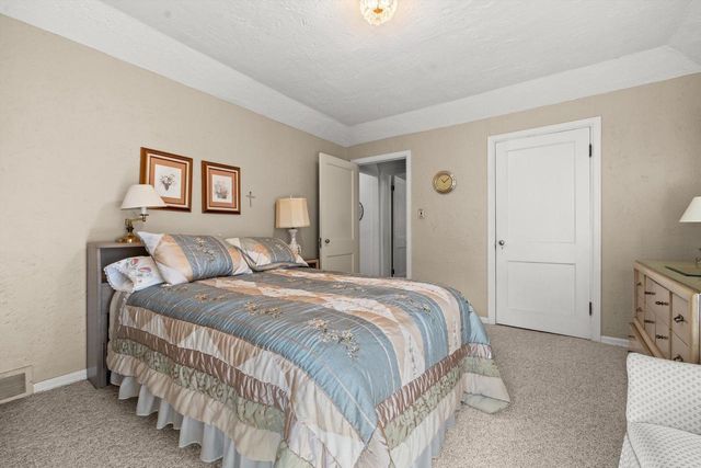 408 Valley ROAD, Twin Lakes, WI 53181