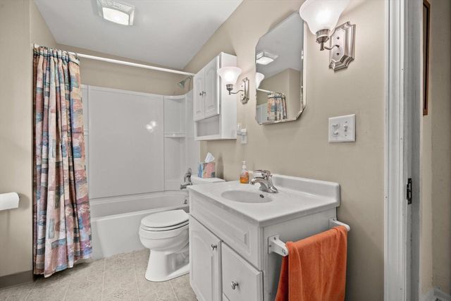 408 Valley ROAD, Twin Lakes, WI 53181