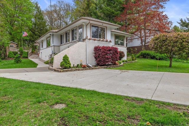 408 Valley ROAD, Twin Lakes, WI 53181