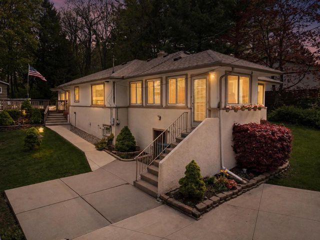 408 Valley ROAD, Twin Lakes, WI 53181