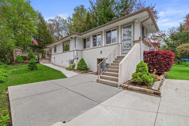 408 Valley ROAD, Twin Lakes, WI 53181
